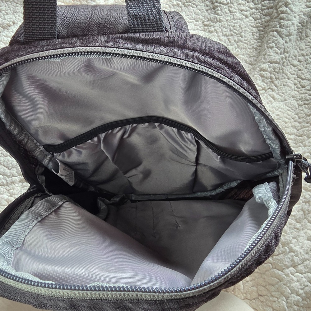 Eddie Bauer Shoulder Sling Bag Black Hiking Walking Gorpcore Workout Outdoor - Picture 6 of 8